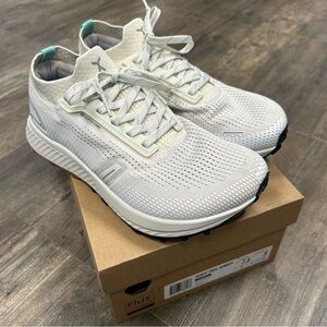 Flux Footwear Adapt Trail Runner Tennis Shoe Women 9 men 7.5 Barefoot Shoe